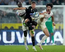 一场欧冠比赛中球员面临红牌处罚多少